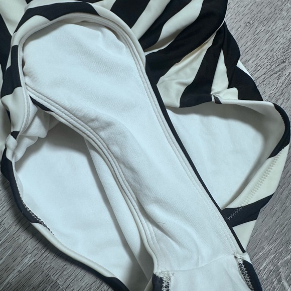 Black and White Striped Swimsuit NWT - Picture 4 of 9